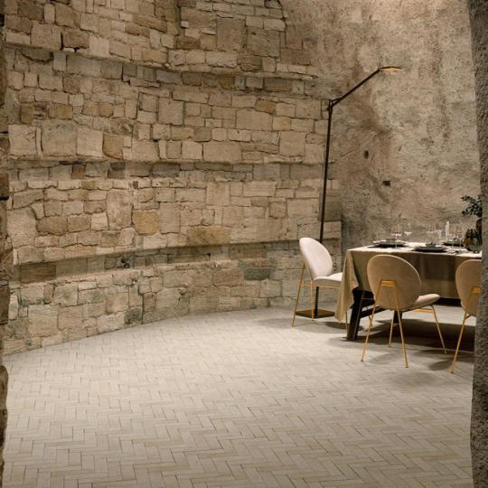 bezs halszalka mintas burkolat jarolap csempe padlolap mediterran country vilagos kulteri fagyallo terasz nappali folyoso isla ceramica castelli csuszasmentes.jpg